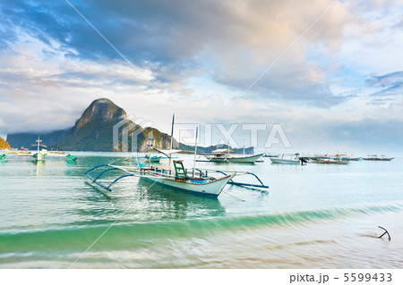 Tropical lagoon 5599433