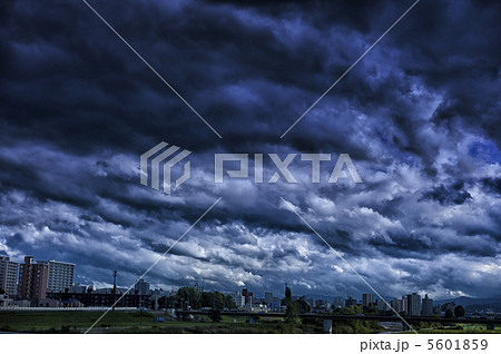 怪しい雲 怪しい雲 5601859
