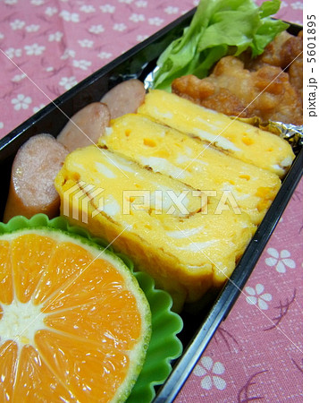 お弁当のたまご焼き 5601895