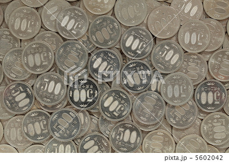 沢山の500円硬貨 5602042