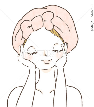 スキンケアする女性 5602506