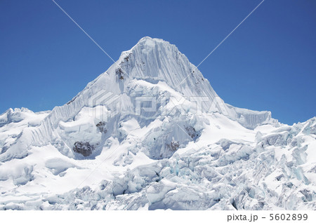 Snow mountain Alpamayo Snow mountain Alpamayo 5602899