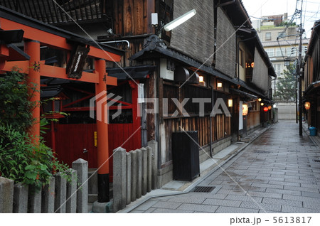 京都　祇園の有楽稲荷明神 5613817