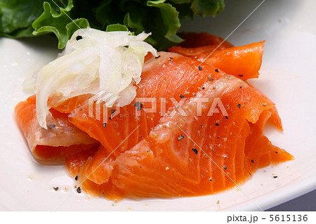 サーモンカルパッチョ 5615136