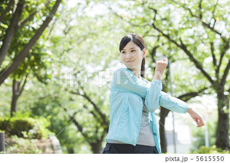 スポーツウェアの女性 5615550