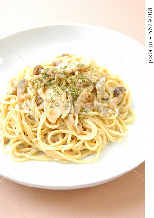 鶏肉とキノコのパスタ 5629208