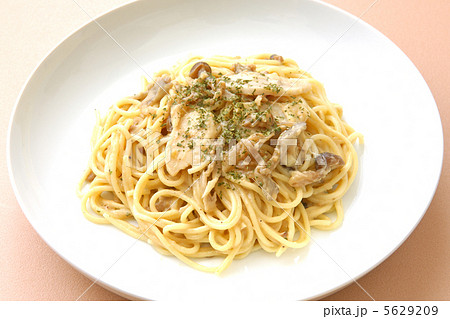 鶏肉とキノコのパスタ 5629209
