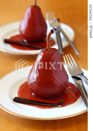 洋梨の赤ワイン煮 5629410