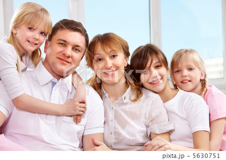 Big family Big family 5630751