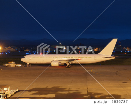 夜の空港 5636787