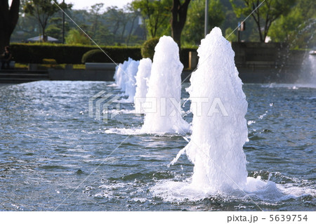和田倉噴水公園の噴水 5639754