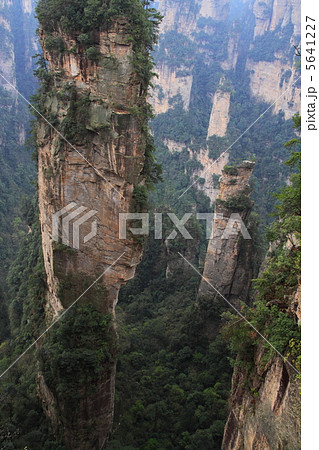 武陵源の奇峰（中国湖南省張家界市） 5641227