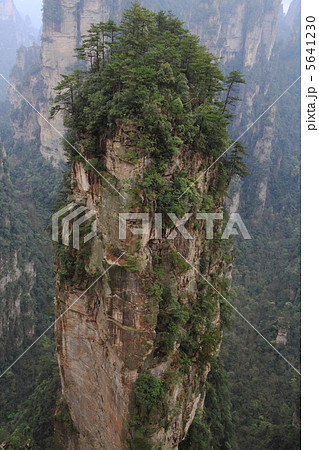 武陵源の奇峰（中国湖南省張家界市） 5641230