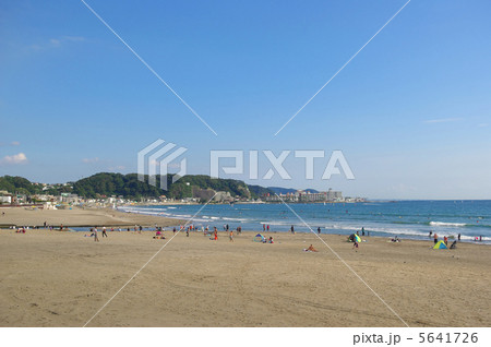 鎌倉 由比ヶ浜から逗子マリーナ方向の風景 鎌倉 由比ヶ浜から逗子マリーナ方向の風景 5641726