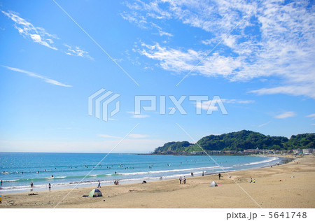 鎌倉　由比ガ浜から稲村ガ崎方向の風景 5641748
