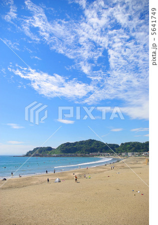 鎌倉　由比ガ浜から稲村ガ崎方向の風景 5641749