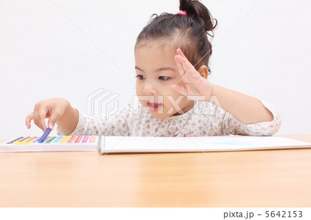 絵を描く 5642153