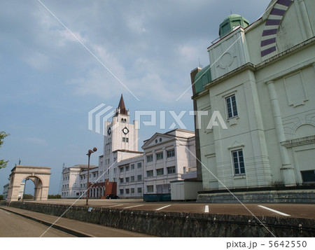 小矢部・メルヘン建築・大谷中学校 5642550