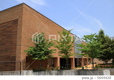 コミュニティーセンターの建物 5644420