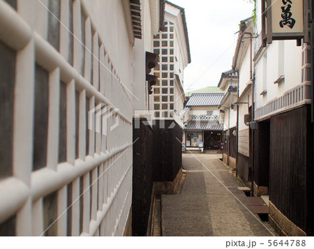 白壁の路地 白壁の路地 5644788