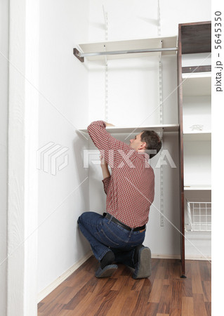 Assembling closet 5645350