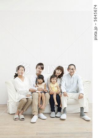 3世代ファミリー 5645674