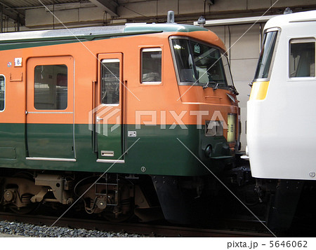 特急あかぎ　回送　185系　大宮駅 5646062