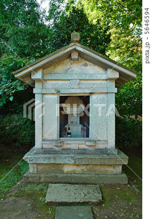 高岡散歩・瑞龍寺　石廟(前田利長公・織田信長公御分骨廟) 5646594