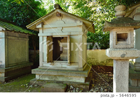 高岡散歩・瑞龍寺　石廟(前田利長公・織田信長公御分骨廟) 5646595