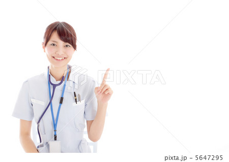 笑顔が素敵な可愛い看護婦さん 5647295