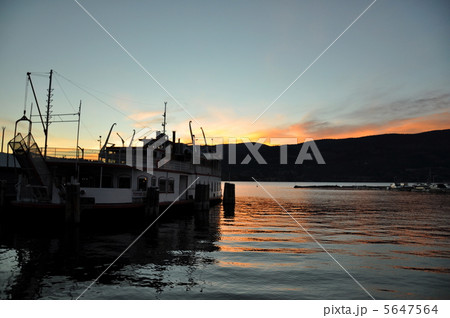 夕焼けと船 5647564