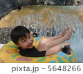 プールと子供 5648266