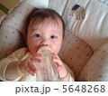 赤ちゃん（哺乳瓶） 5648268