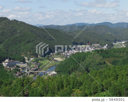 山あいの集落（栗尾峠より） 5649301