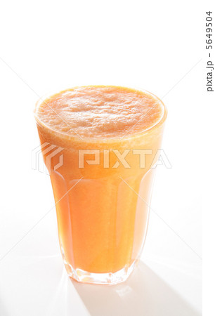 グラスいっぱいの野菜フルーツジュース グラスいっぱいの野菜フルーツジュース 5649504
