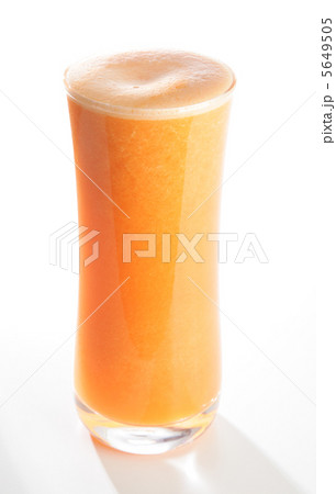 グラスいっぱいの野菜フルーツジュース グラスいっぱいの野菜フルーツジュース 5649505