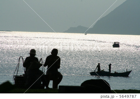 朝のビーチ 朝のビーチ 5649787