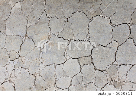 ひび割れた地面 5650311