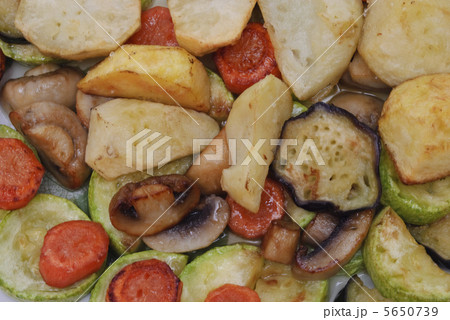 baked vegetables close-up 5650739
