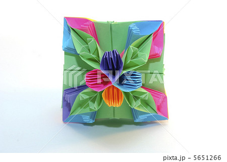 Origami kusudama "colorful cube flower" 5651266