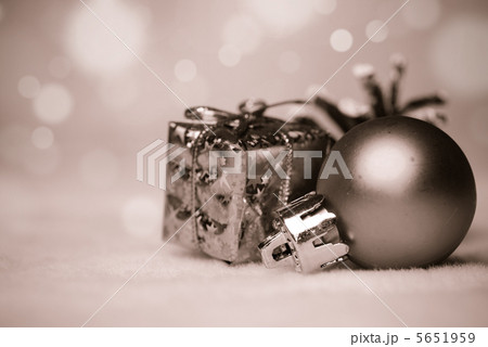 gold christmas bokeh 5651959