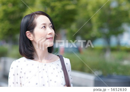 シニアの女性 シニアの女性 5652630