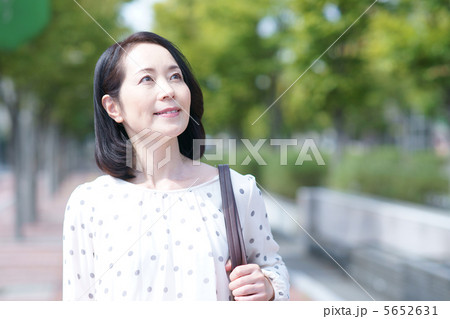 シニアの女性 シニアの女性 5652631