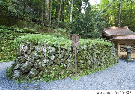 貴船神社　奥宮の船形石 5655002