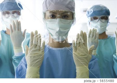 手術服の外科医の写真素材