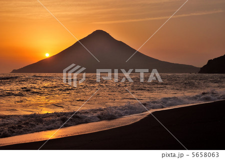 開聞岳の夕焼け 開聞岳の夕焼け 5658063