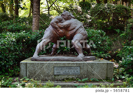 高岡散歩・オブジェ「國技」1938年長谷川義起作 高岡古城公園 高岡散歩・オブジェ「國技」1938年長谷川義起作 高岡古城公園 5658781
