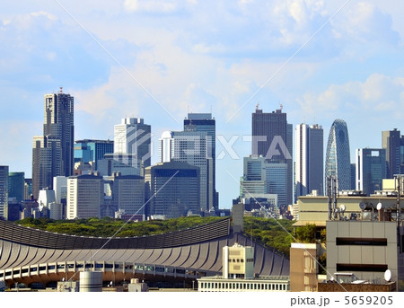 渋谷から見た代々木から新宿のビル 東京都渋谷区 新宿区 の写真素材