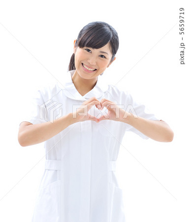 若い女性白バック 5659719