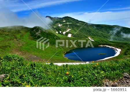 鳥海山と湖 鳥海山と湖 5660951